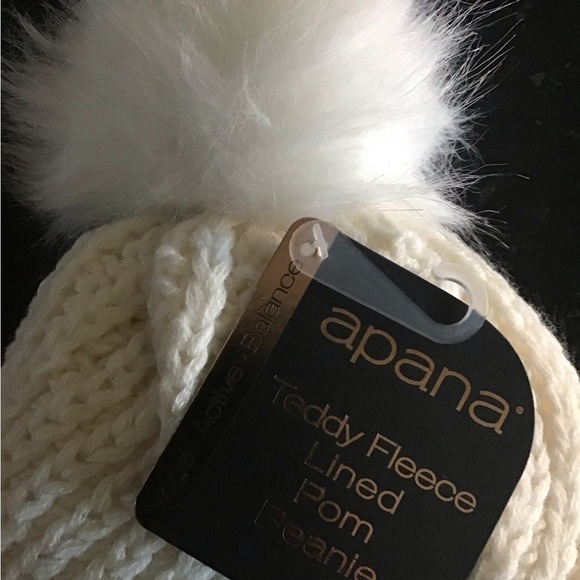🎄🎄Apana Teddy Fleece Lined Pom Beanie! New with tags.🎄🎄 - Picture 5 of 5